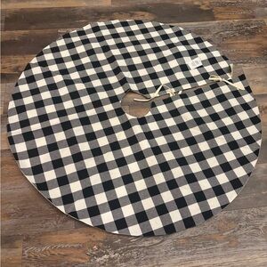 Kirkland’s Buffalo Plaid Christmas Tree Skirt 48 Inch Black White Check New